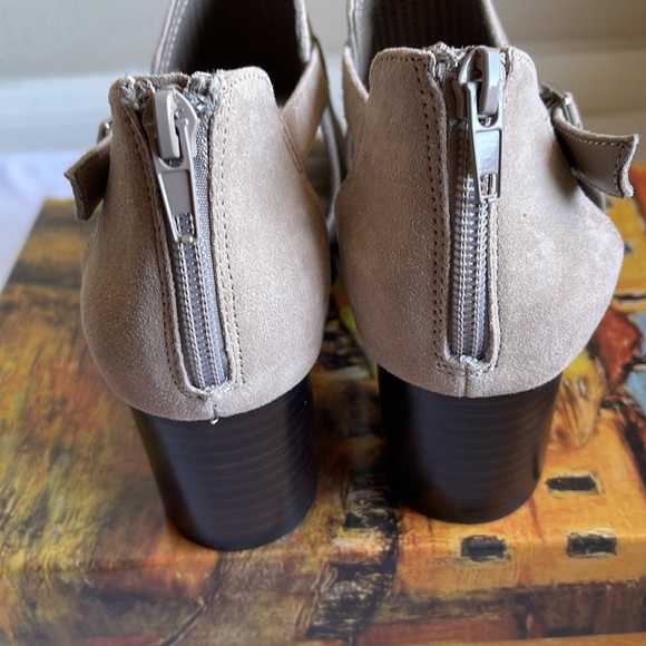 Bella Vita Shoes Bella Vita Womens Illiana Almond Block Heel